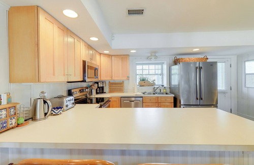 Atlantic Beach Apartment | Atlantic Beach Condo - Walk to Beaches!