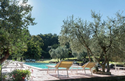 Castelnuovo di Val di Cecina House | Atmospheric apartment near Sasso Pisano