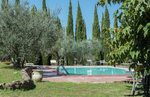 Castelnuovo di Val di Cecina House | Atmospheric apartment near Sasso Pisano