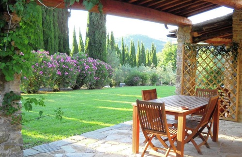 Castelnuovo di Val di Cecina House | Atmospheric apartment near Sasso Pisano