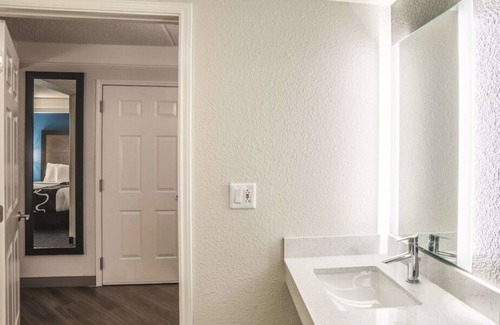 Ahwatukee Foothills House | Attractions Nearby! 3 Convenient Units, Pet-Friendly, Free Breakfast, Pool