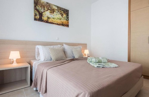 Gennadi House | Attractive Holiday Home in Gennadi with Shared Swimming Pool