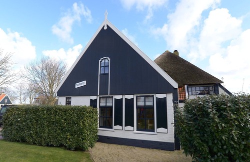 Oosterend House | Attractive Home in Frisian