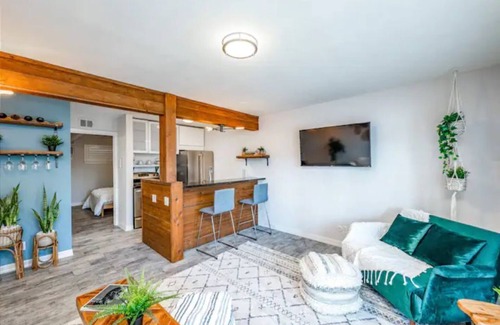 Clarksville Condo | {ATX BOHO CHIC Condo} W 6th St, Pool, Walk or Ride to Downtown, Zilker, and ACL