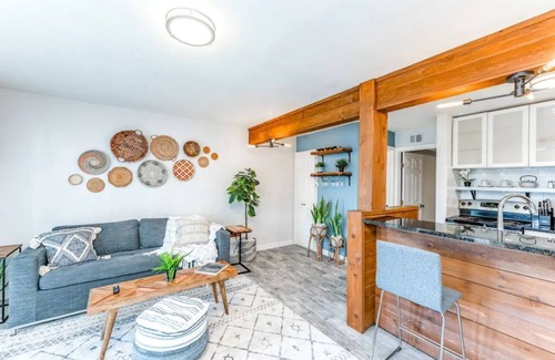 Clarksville Condo | {ATX BOHO CHIC Condo} W 6th St, Pool, Walk or Ride to Downtown, Zilker, and ACL