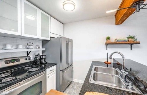 Clarksville Condo | {ATX BOHO CHIC Condo} W 6th St, Pool, Walk or Ride to Downtown, Zilker, and ACL