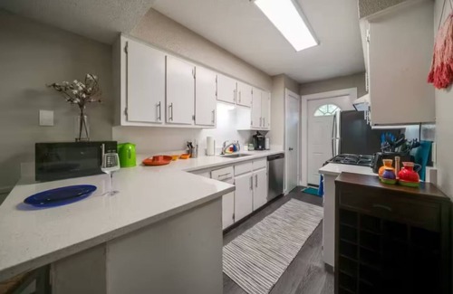 South Manchaca Apartment | ATX Casa Feliz Bnb ~ Near SoCo Nest and Westgate