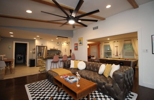 North Austin Civic Association House | ATX house & pool - minutes from 6th/UT/Q2/Domain