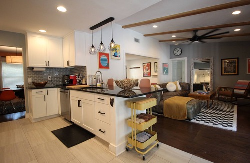 North Austin Civic Association House | ATX house & pool - minutes from 6th/UT/Q2/Domain