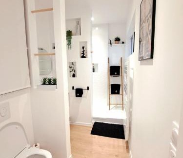 Centre Erlon Apartment | Au Détour des Sacres -Hypercentre-Boulingrin