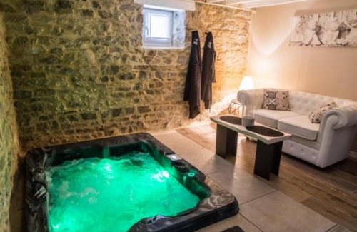 Bain-de-Bretagne House | Au domaine des anges, 3 gîtes luxueux avec Jacuzzi privatif, sauna, mini-piscine, piscine extérieure chauffée en saison