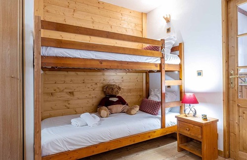 Pralognan-la-Vanoise Condo | Au pied des pistes! Bel Appartement+ casiers à ski