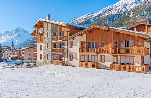 Lanslevillard Condo | Au pied des pistes | T2 + cabine | Piscine + sauna