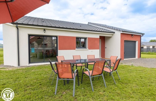 Montaigut-le-Blanc House | Au Plaisir des Bois - Montaigut LE Blanc