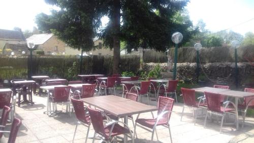 Moulins Engilbert Hotel | Auberge Du Bon Coin