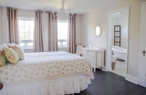 Jonquiere House | Auberge Québe Issime