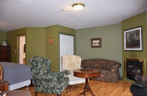 Lakeville Hotel | Auberge Wild Rose Inn