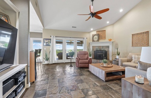 Newcastle Resort | Auburn Wine & Beer Country Retreat Sleeps 12+w/Pool Hot Tub Sunset Views Pets