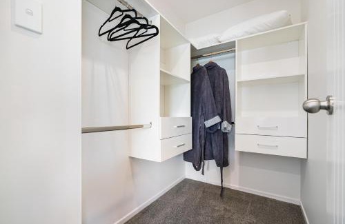 Greenlane - Ellerslie House | Auckland ONE Tree Hill Coby Suite