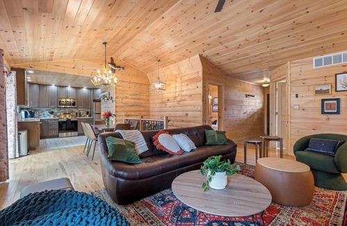 Friendship Cabin | "August Inn" Friendship, Wisconsin