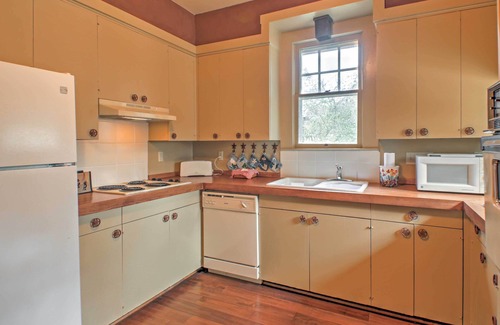 Fredericksburg House | 'August Schmidt' Fredericksburg Cottage w/Hot Tub