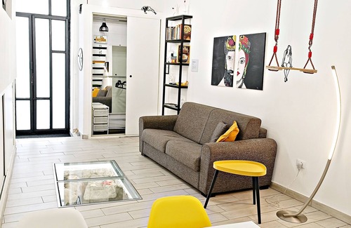 Santa Lucia House | Aurelio's Artpartment - "Unconventional House"