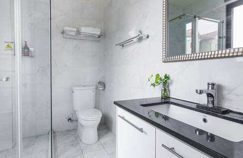 Wujie Bed & Breakfast | AUS Bed and Breakfast