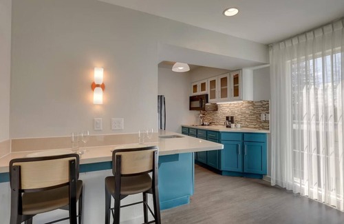 San Jose Hotel | Auspicious Business Retreat! w/BBQ facilities Minutes From San Francisco Bay