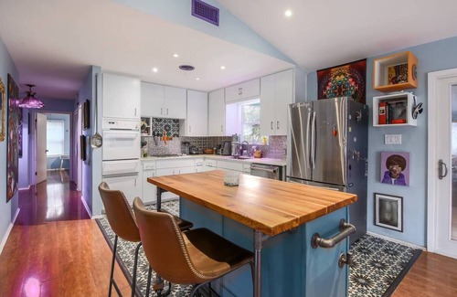 South Manchaca House | Austin Art House- Pet Friendly-Hot Tub! Close2-DT!