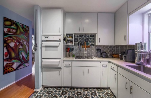 South Manchaca House | Austin Art House- Pet Friendly-Hot Tub! Close2-DT!