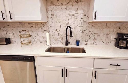 Westside House | Austin Gray: 5Bd/2Bth/Huge Vacation Home Sleeps 12!