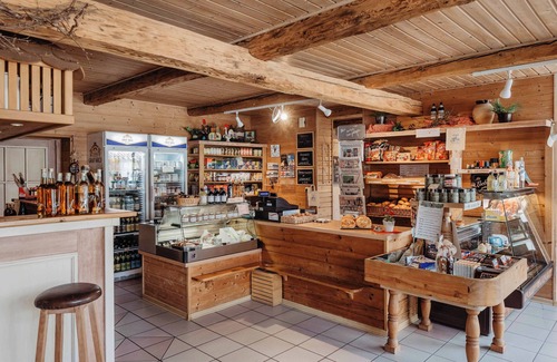 Bad Birnbach Apartment | Austrags-Suite | Liebevoll eingerichtete Suite mit Balkon im 1.OG