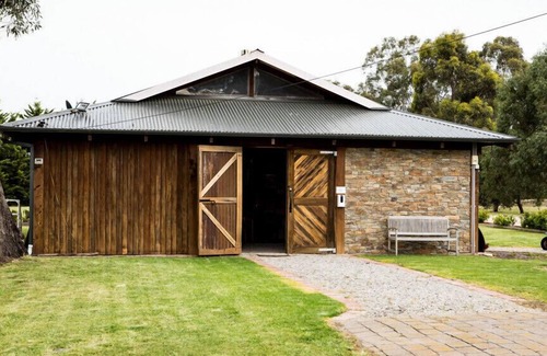 Wildwood House | Australian Country Retreat – Serenity & Bliss, 8 min to Melb Airport