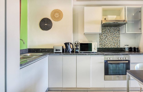 Cape Town City Centre Apartment | Authentic Cape Town Apartment near the V&A Silo District