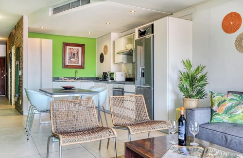 Cape Town City Centre Apartment | Authentic Cape Town Apartment near the V&A Silo District