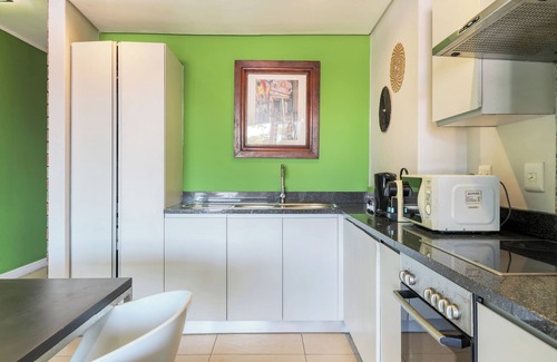 Cape Town City Centre Apartment | Authentic Cape Town Apartment near the V&A Silo District
