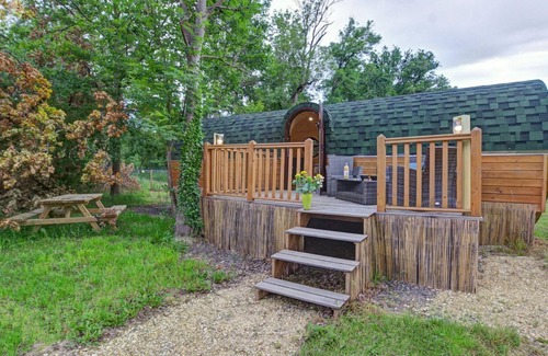 Mornand-en-Forez Cottage | Authentic Stay in Wine Barrel with Pets Allowed