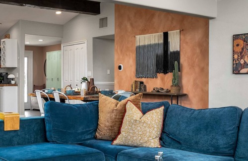 San Carlos House | Autumn Adventure | Sleeps 10 | Hot Tub | Billiards