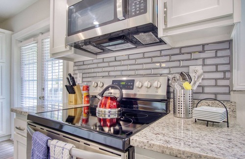 San Jose House | Autumn Deal! Glam it Up Cottage~5 min San Marco Spacious 4-bedroom house