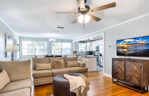 Jacksonville House | ~Autumn Light Sleeps 12 NAS Jax & Dwntn~