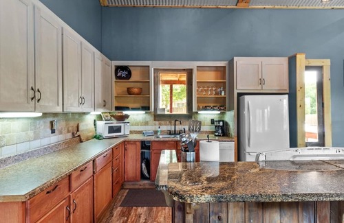 Shreveport Cabin | Avail this weekend! Scenic River Views!
