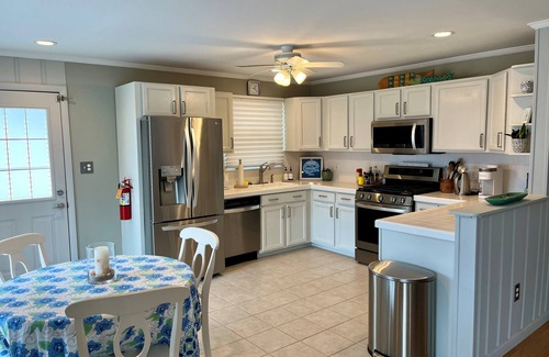 Avalon House | Avalon 3BR Bayside Retreat: Sleeps 7, Large Porch, Outdoor Shower & Grill