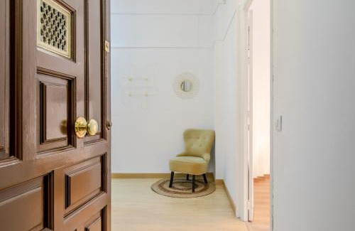 Historical Center Apartment | Avanti La Campana, con un balcón que te enamorará del ambiente de Sevilla