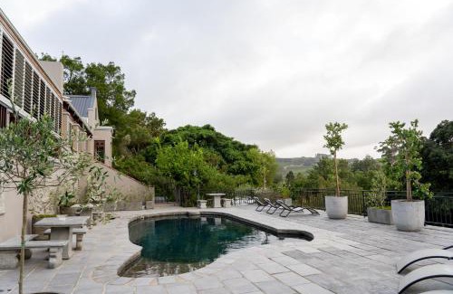 Stellenbosch Apartment | Avemore Hidden Haven - wood fired hot tub and full Backup power