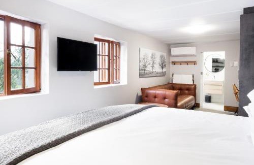 Stellenbosch Apartment | Avemore Hidden Haven - wood fired hot tub and full Backup power