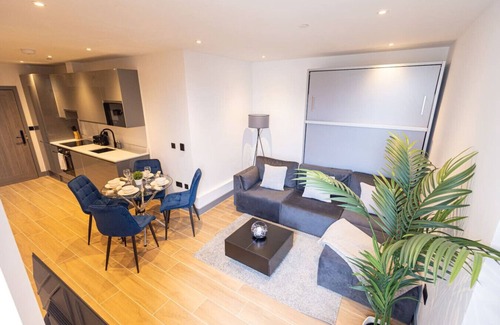 West Finchley Apartment | Avenir Court Flat 5 (Finchley)