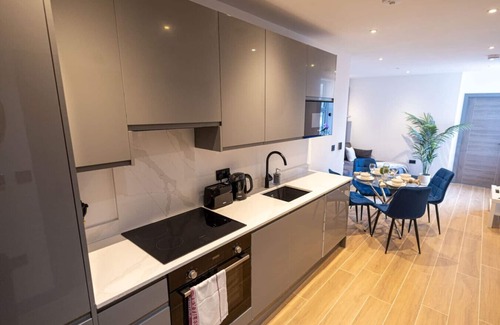 West Finchley Apartment | Avenir Court Flat 5 (Finchley)