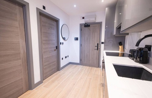 West Finchley Apartment | Avenir Court Flat 5 (Finchley)