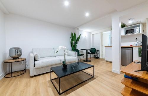 Necker Apartment | Avenue Breteuil Family - 11 pers - Unique - Cosy