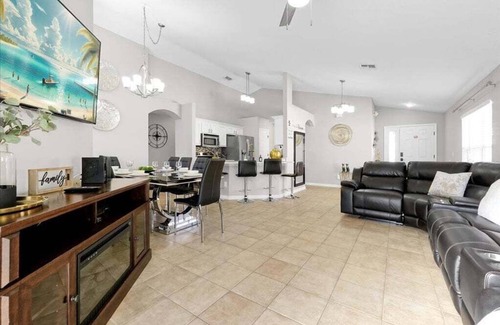 Loughman House | Aviana Resort: 5star Home w/pool. Family & Pet Friendly